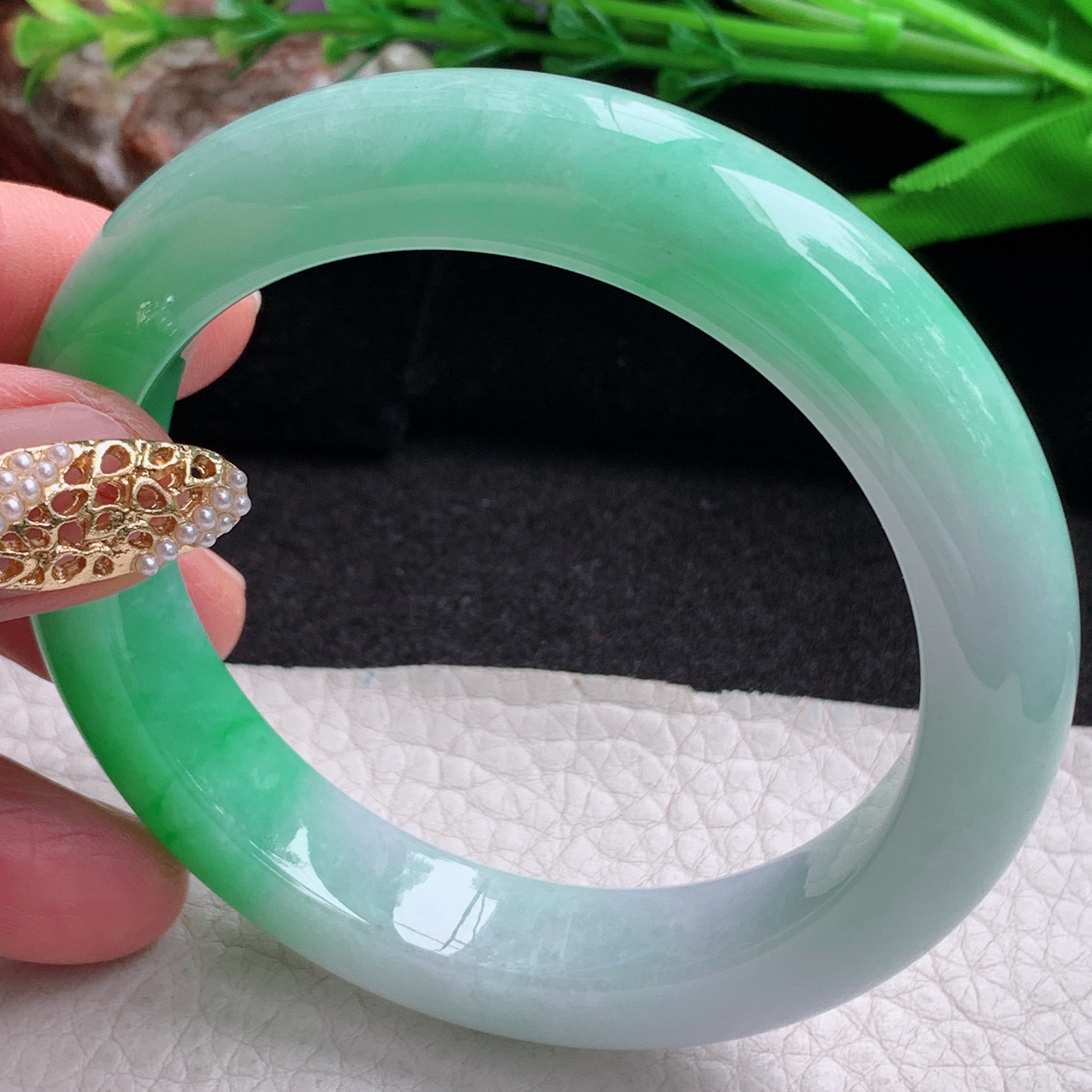 yh白底青57*12.2*9.2平安镯 缅甸翡翠a货手镯飘阳绿正圈玉镯子