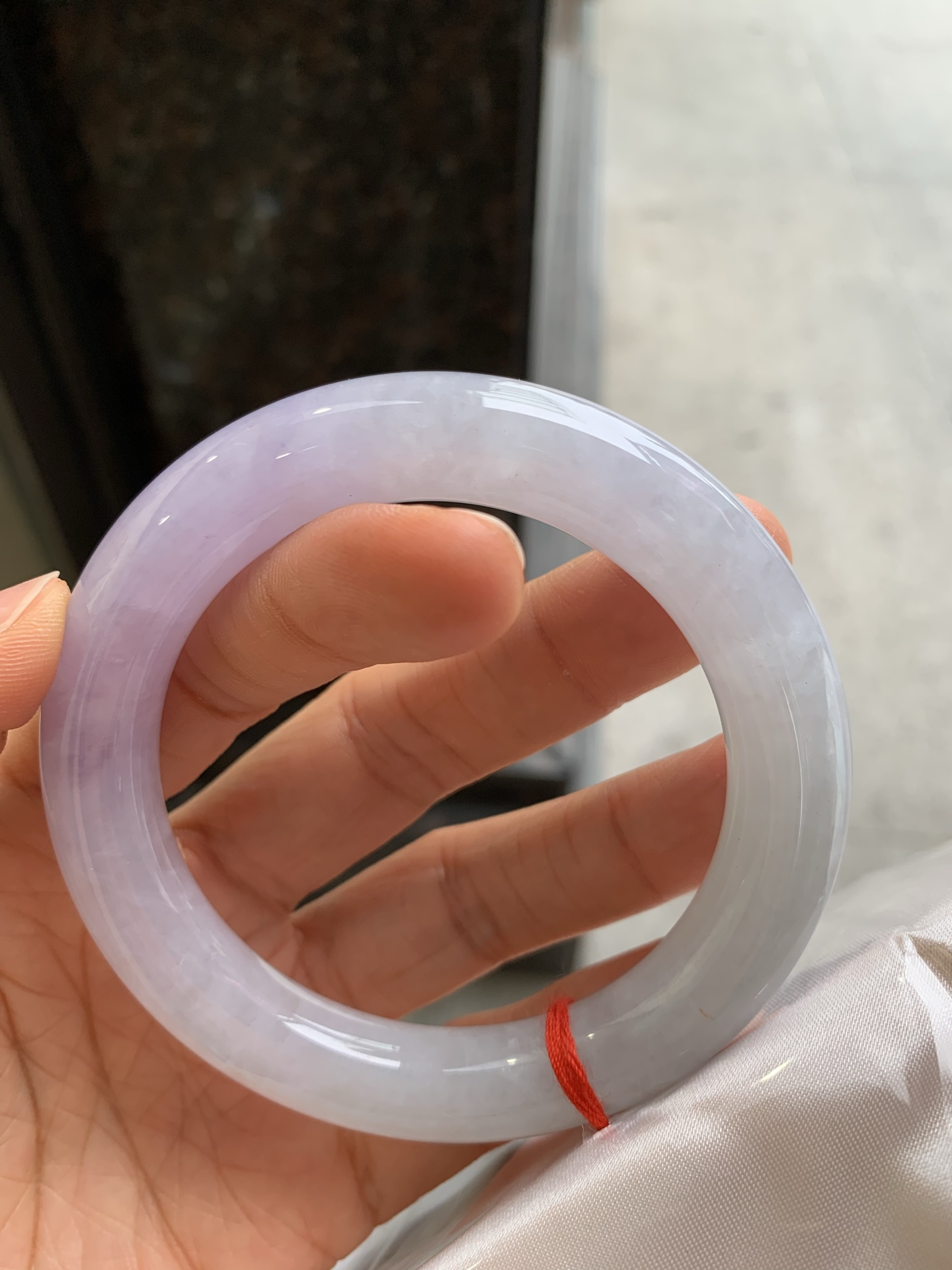 圆条粉紫，有纹、有裂，尺寸59.2/12，大圈口