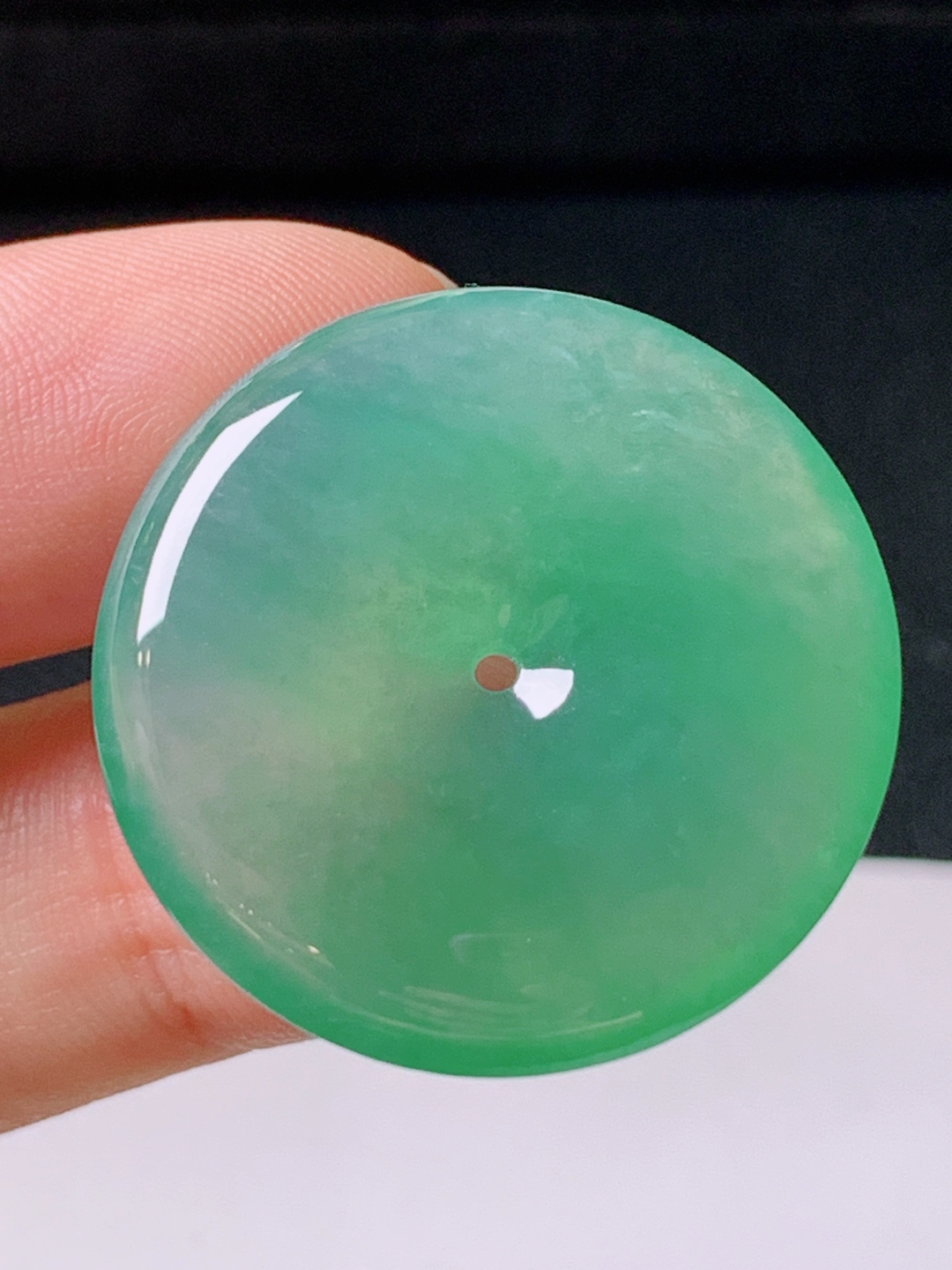 冰阳绿平安扣，无裂色阳水润，裸石28.3-5.5