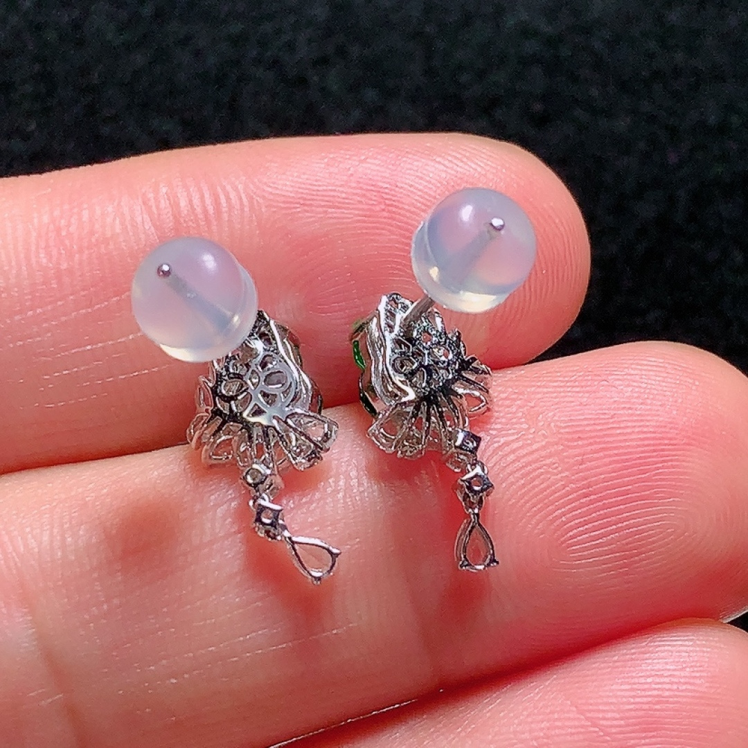 ️18k金镶嵌冰种阳绿葫芦耳坠，翠色欲滴，种老水头好，又冰又润，饱满无裂：16.5/7.4/5mm裸石：6.5/5/2mm，编号