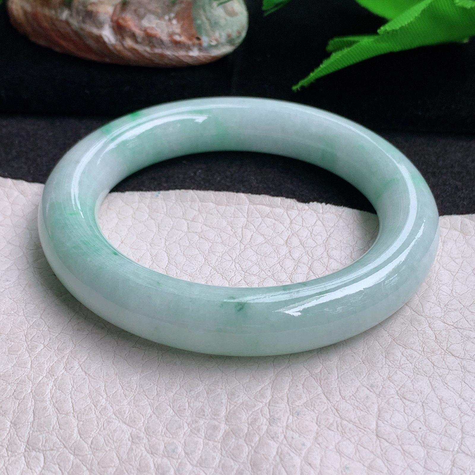 ee实拍53*11.3*11美人镯 缅甸翡翠a货手镯飘花女款圆条玉镯子