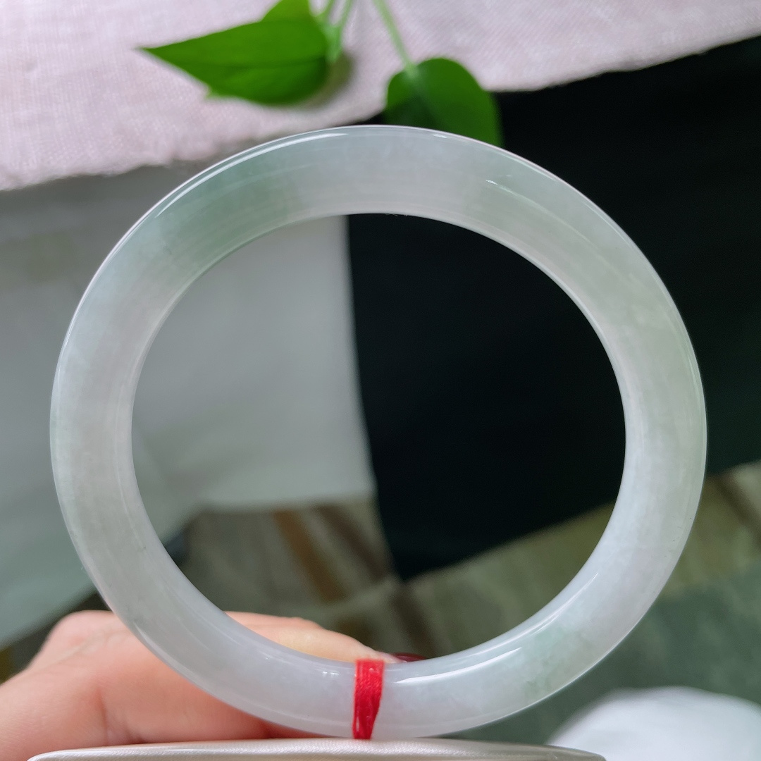 60//9，浅绿底圆条，大圈口，水润细腻，佩戴温柔又优雅，皮纹，ss50358a