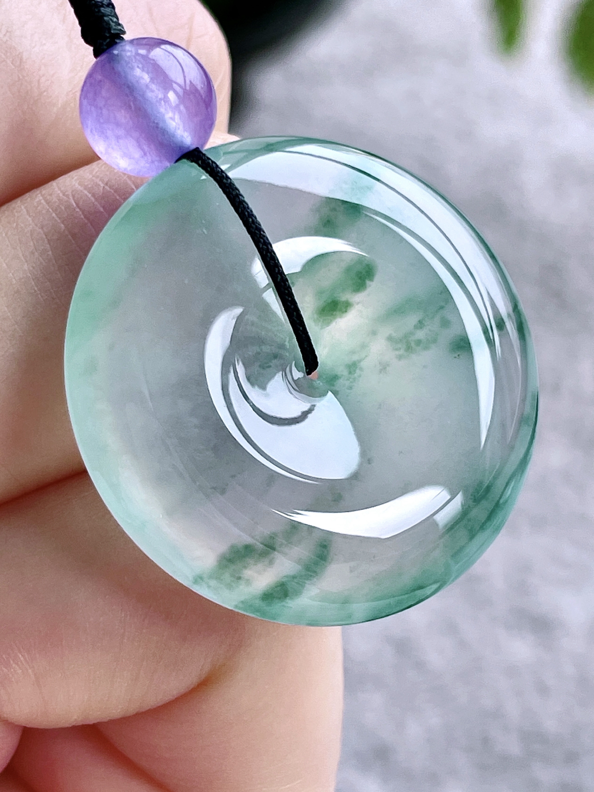 【裸石】高冰飘花平安扣吊坠
【说明】缅料 性价比高  
【尺寸】30-7.2..