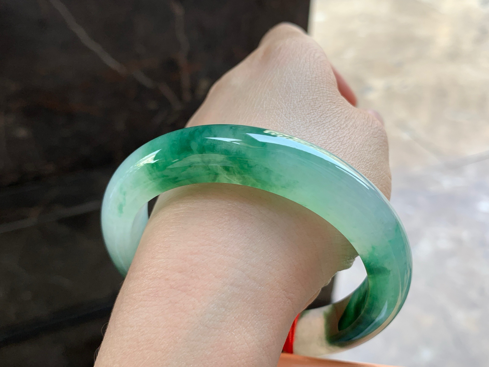 58.5-12.8-9.3

绿花手镯^_^颜色好看