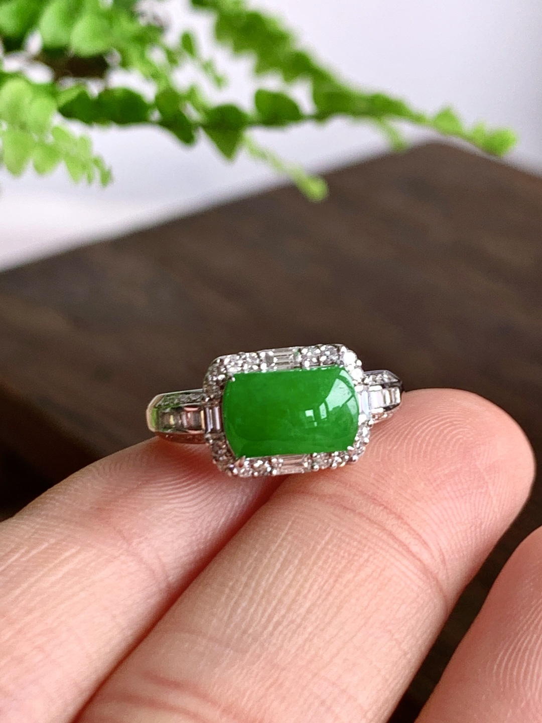 ️冰阳绿马鞍戒指，18k金镶嵌，性比高，12.2-9-8，9.5-6.7-3，14号，3.5克