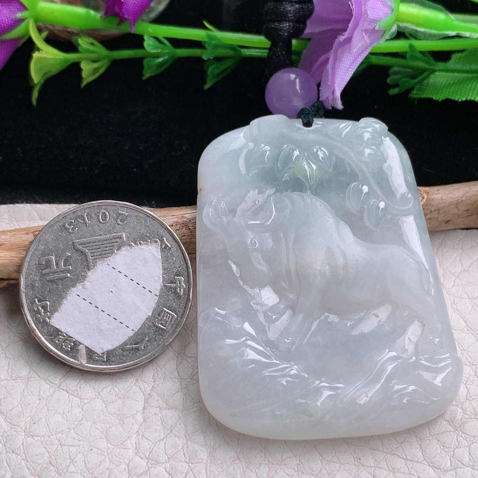 t实拍48.8*36.7*6.8缅甸翡翠A货精雕冰纯立体牛 扭转乾坤玉吊坠 玉挂件