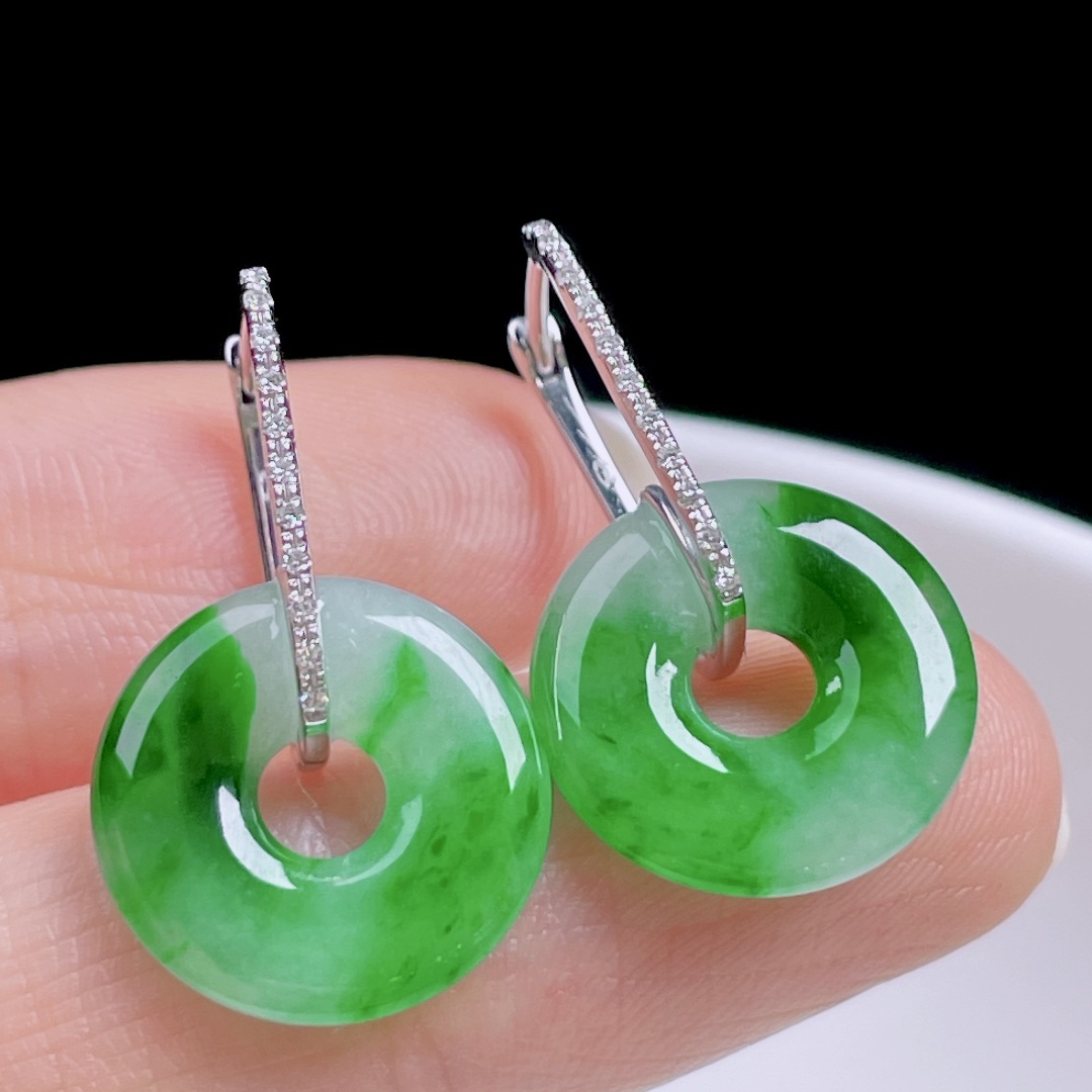 ️ 冰阳绿甜甜圈耳坠，色泽浓郁，种老水润，18k金镶嵌：24.3，裸石：14.5/2.7