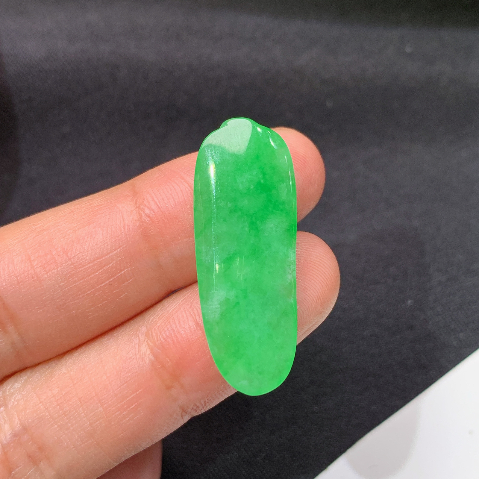 阳绿福瓜，镶嵌佳品，冰润色阳，种水足，Ht 尺寸30.7*11.6*3.5