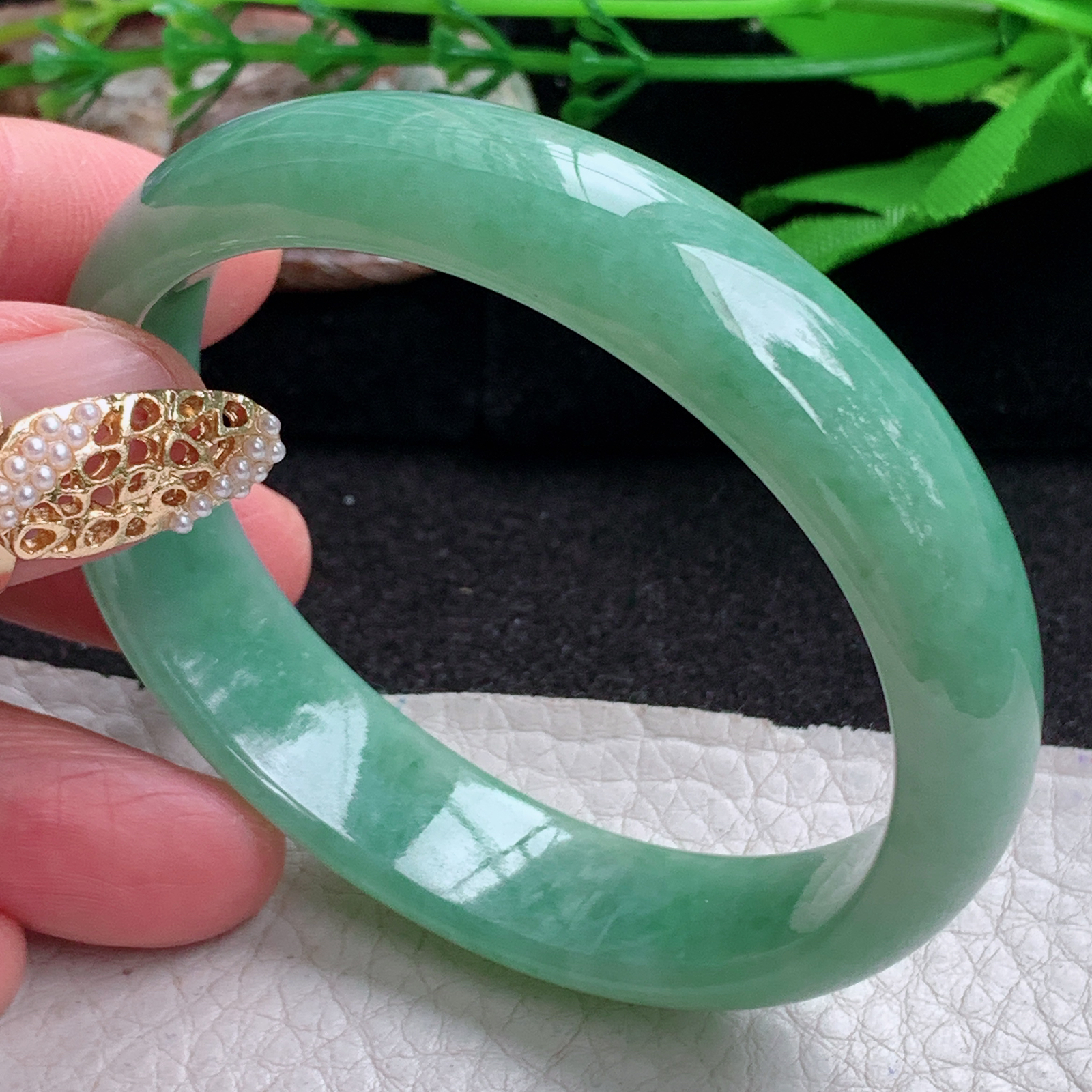 n实拍55.5*49*13.8*6.6贵妃镯 缅甸翡翠a货手镯满绿秀气蛋形玉镯子