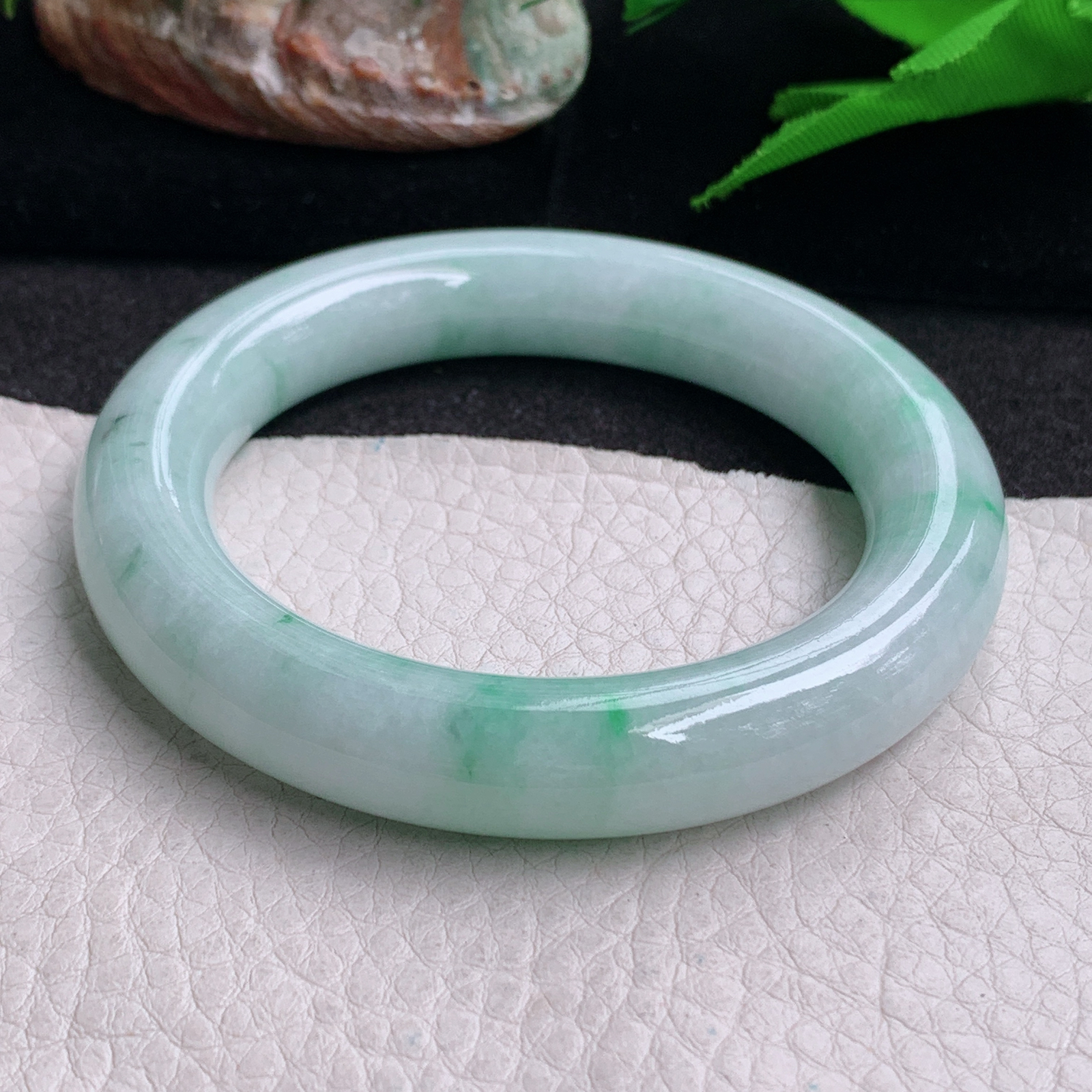 ee实拍53*11.3*11美人镯 缅甸翡翠a货手镯飘花女款圆条玉镯子