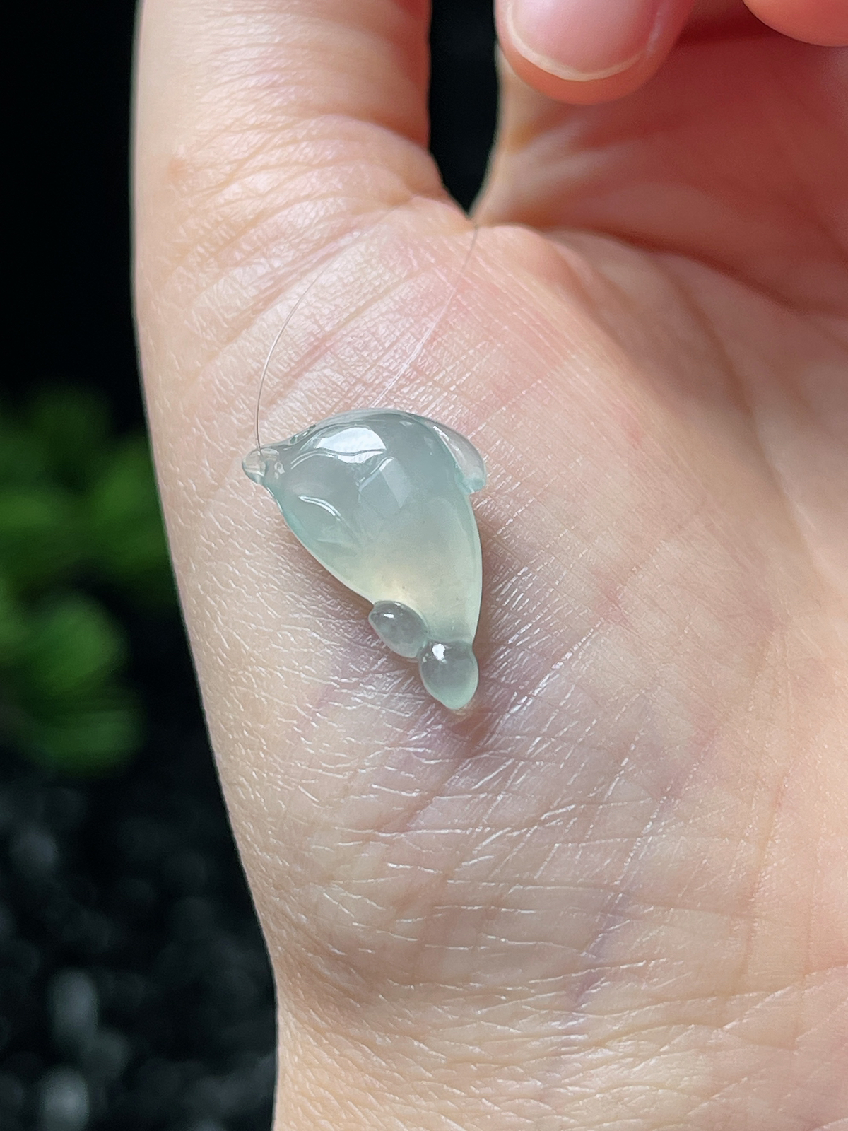 翡翠冰糯种淡绿色淡绿色鲸鱼