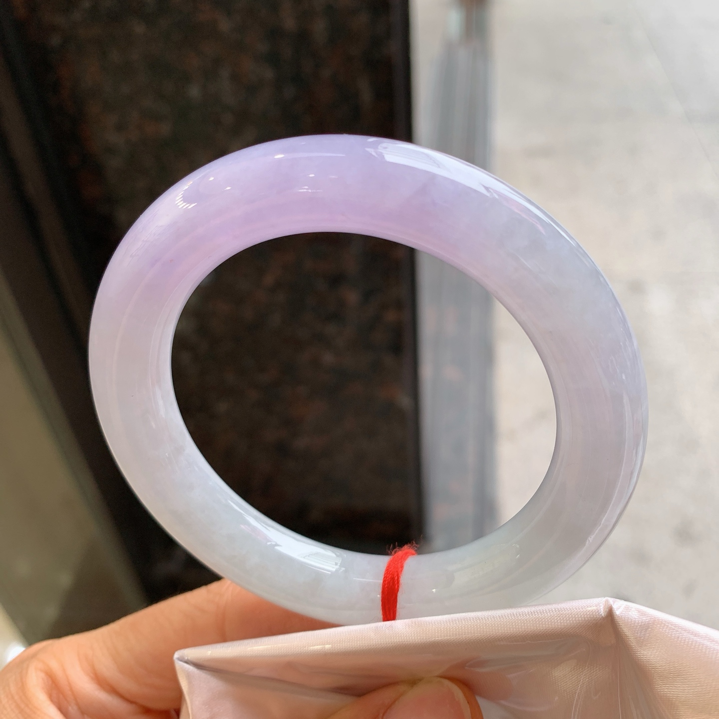 圆条粉紫，有纹、有裂，尺寸59.2/12，大圈口