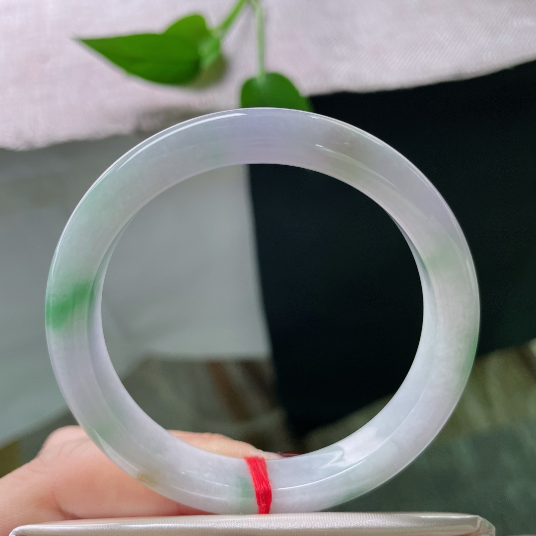 53/9.9/6.9，春带彩正圈，肉质细腻，条形秀气，佩戴轻盈无感，洒金，ss52020a