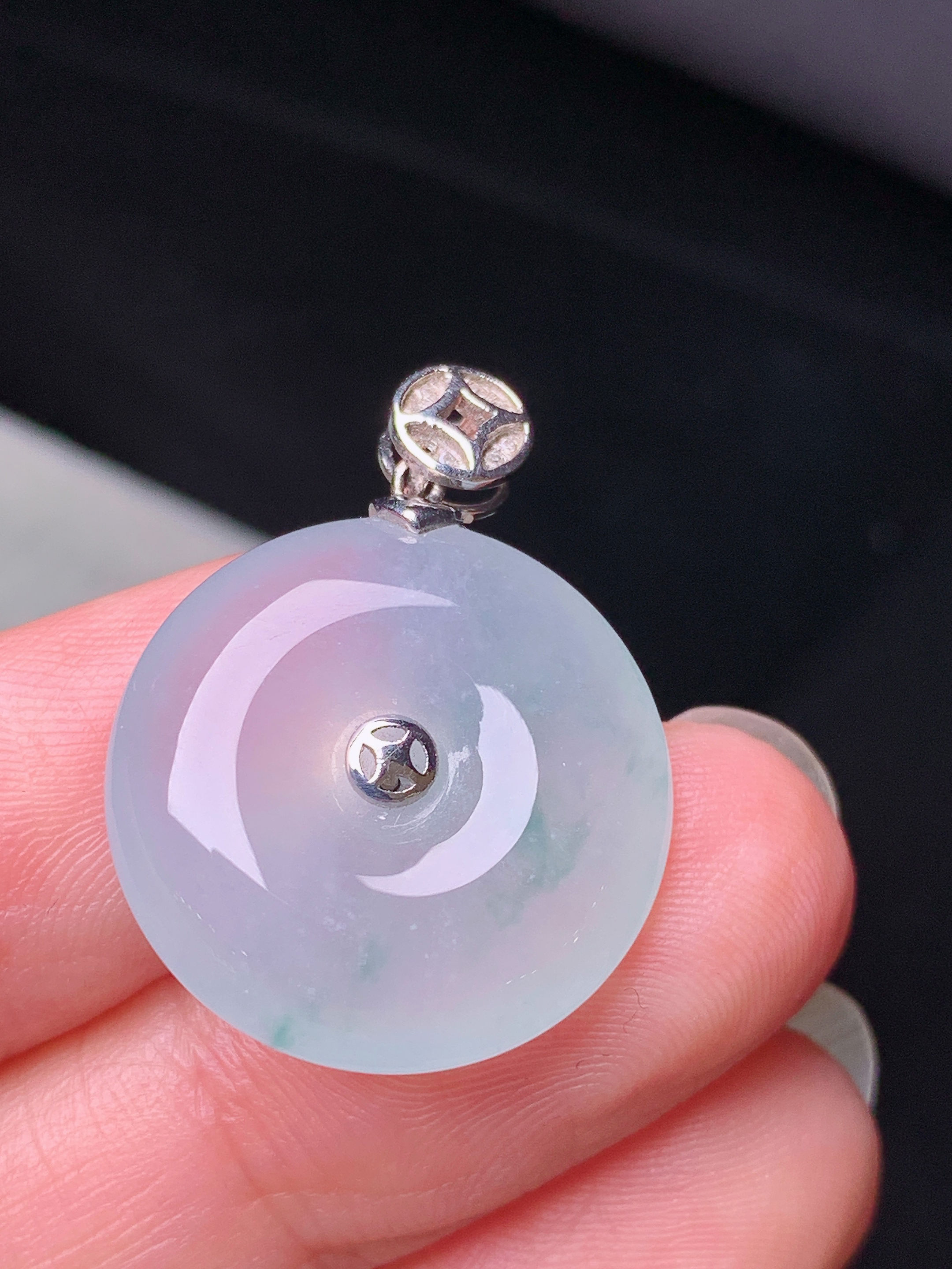 8k金镶嵌冰种平安扣吊坠 玉质细腻 色泽艳丽清新 水润亮眼 整体尺寸26*19.5*6.3m1