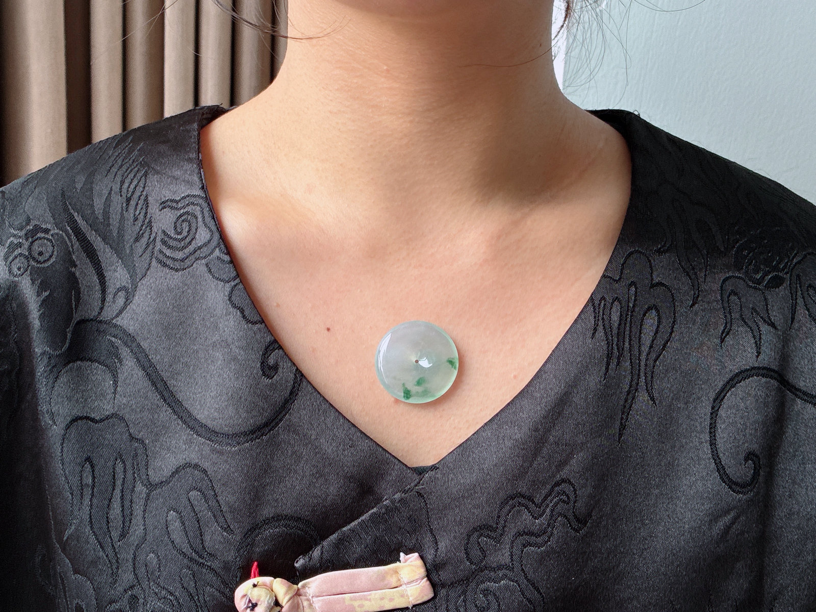 【裸石】高冰飘花平安扣吊坠  
【说明】缅料 性价比高  
【尺寸】29.8-5.6..