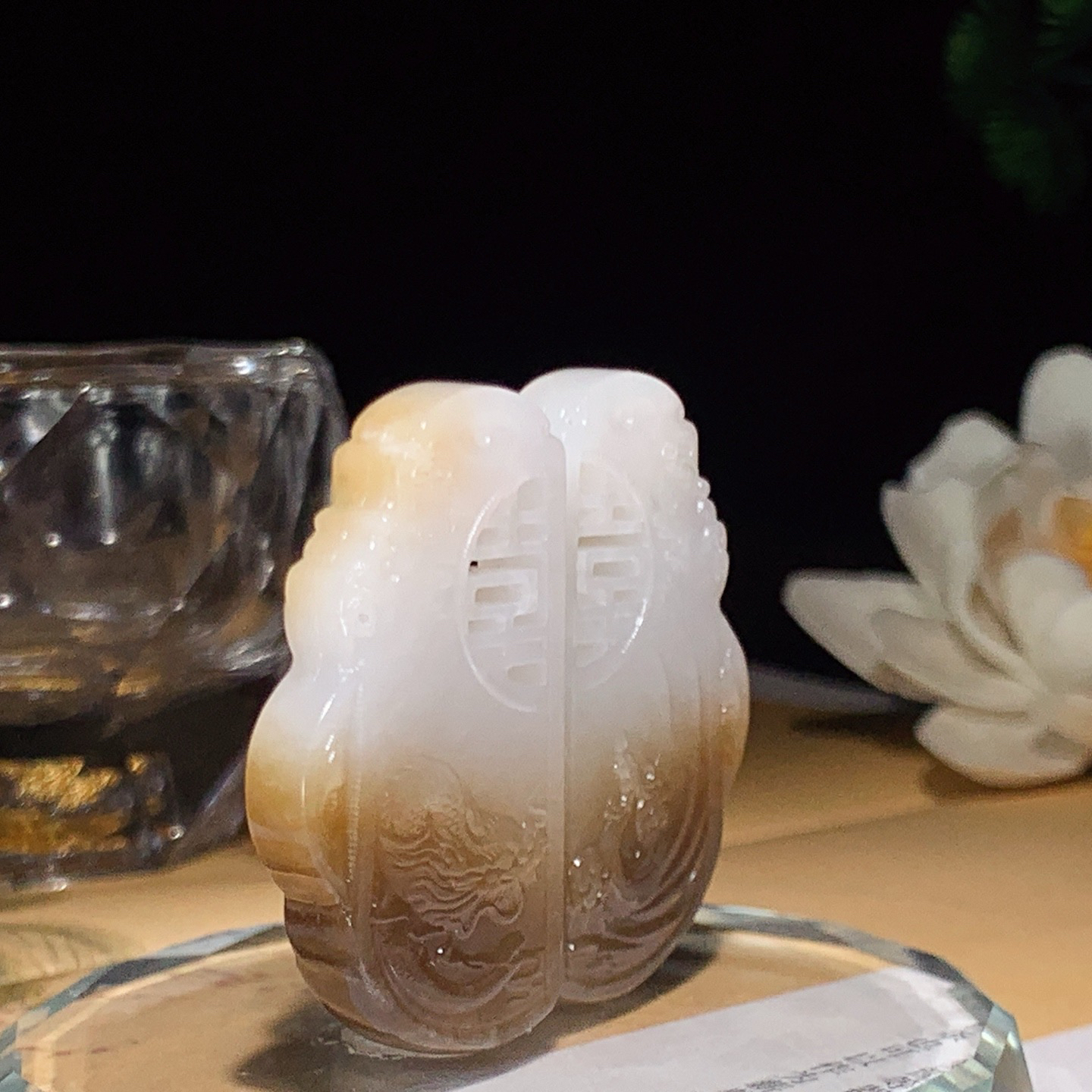 新疆和田玉且末糖仿古龙凤对挂件。尺寸41/23/6重24.5克 玉质细腻油润。手推出油。佩戴高端典雅。lt251227