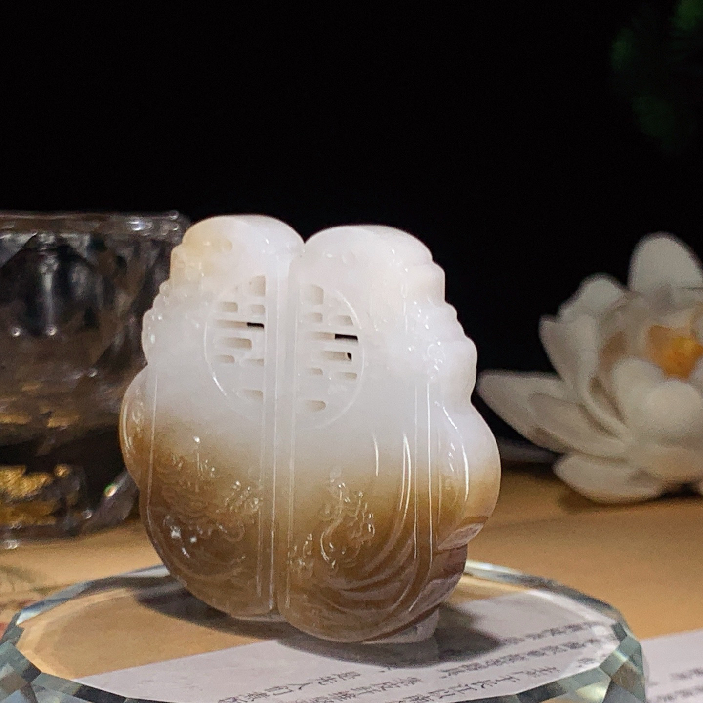 新疆和田玉且末糖仿古龙凤对挂件。尺寸41/23/6重24.5克 玉质细腻油润。手推出油。佩戴高端典雅