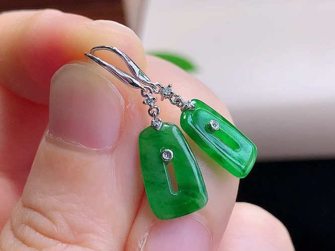 ️ 18K金伴钻满绿福在眼前耳环，尺寸26.7/12.4/7.0，包A附证书