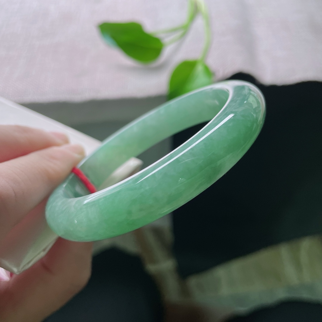 59/11.6/8.2，绿底正圈，水头好，满色青翠，种老，自带氧气感，无裂，ss48762a