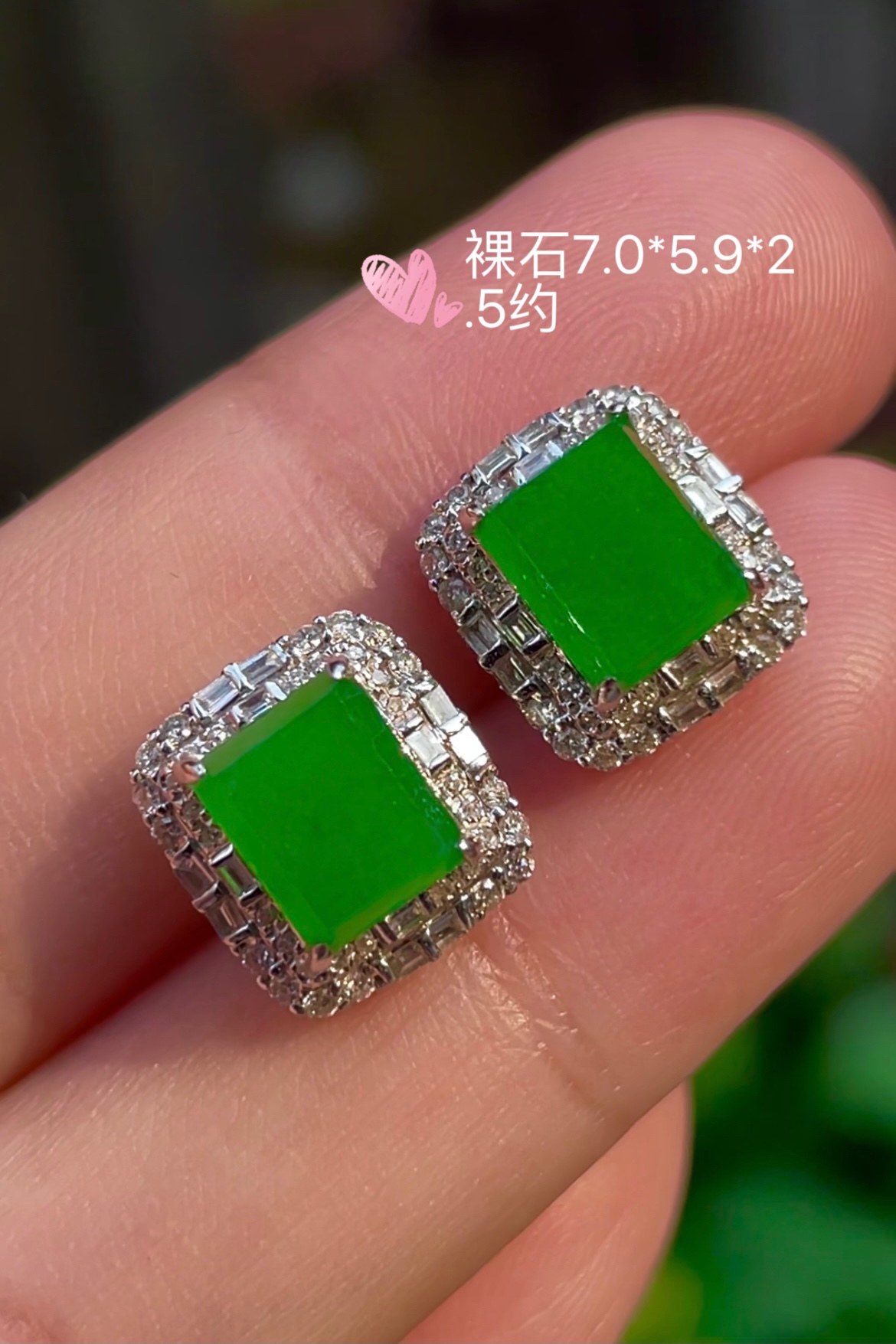 饱满， 通透水润，玉质细腻，翠色鲜艳，18k金奢华钻石镶嵌️，7.0-5.9-2