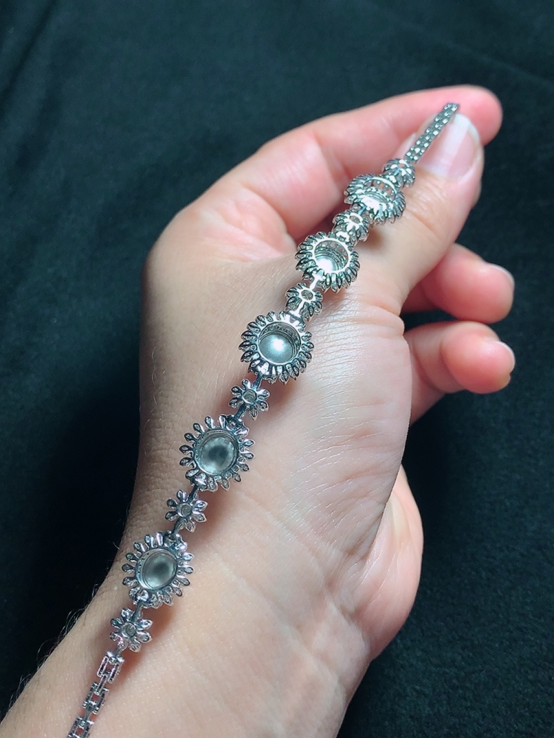 ️18k金镶嵌冰种蛋面手链，种老水头好，又冰又润，饱满：11.4/7.9mm裸石：6.7/2.3mm，编号