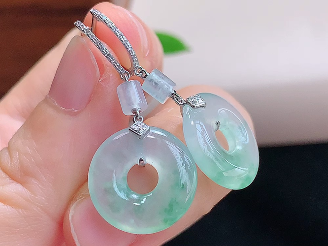 ️ 18K金伴钻甜甜圈耳环，尺寸35.1/15.5/3.6mm，包A附证书