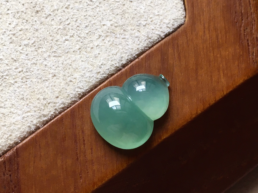 ️ 冰绿葫芦，底色清新翠绿，胶感十足，无裂，尺寸12.5/9.7/4.5