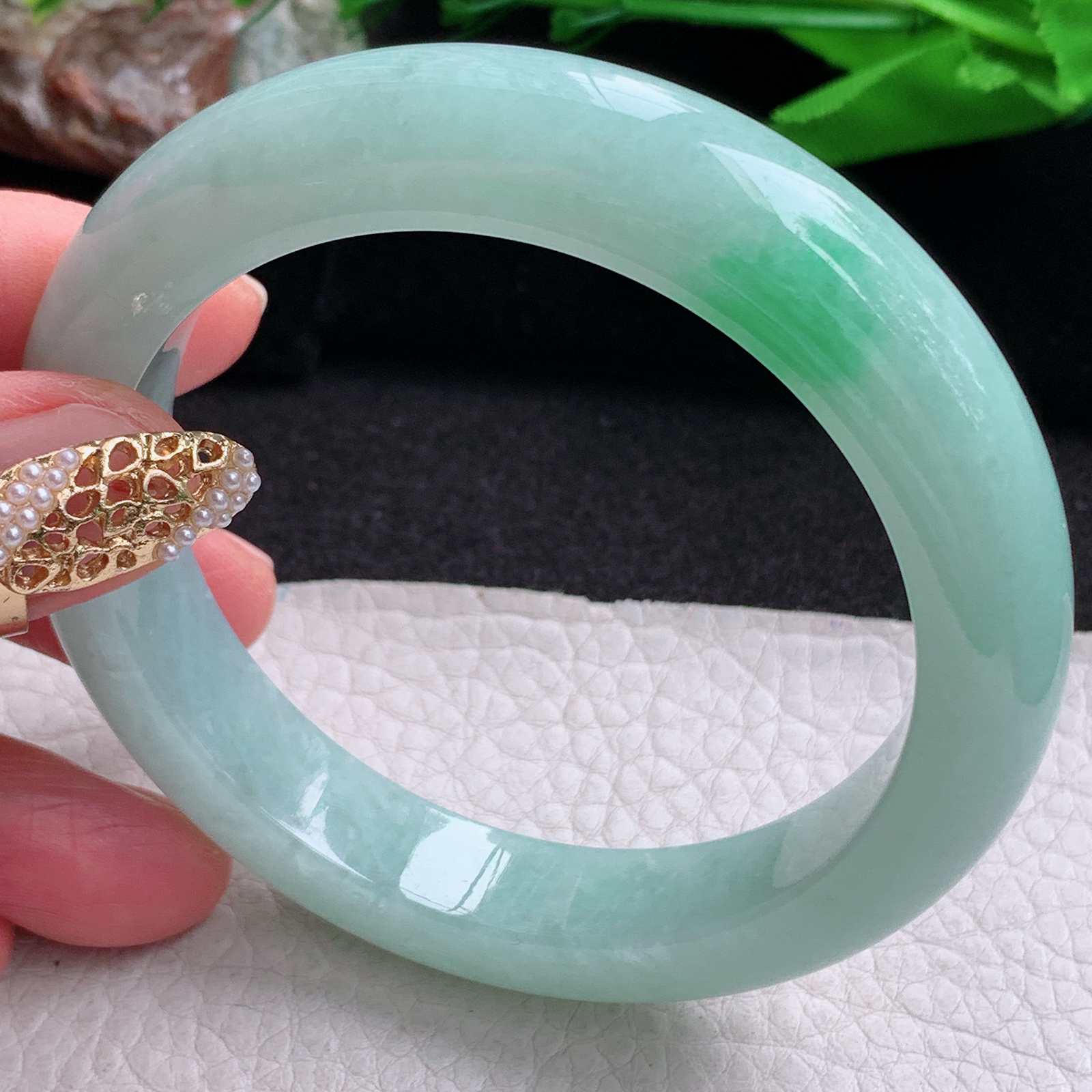 yh白底青58*13.3*7.3平安镯 缅甸翡翠a货手镯飘绿正圈玉镯子