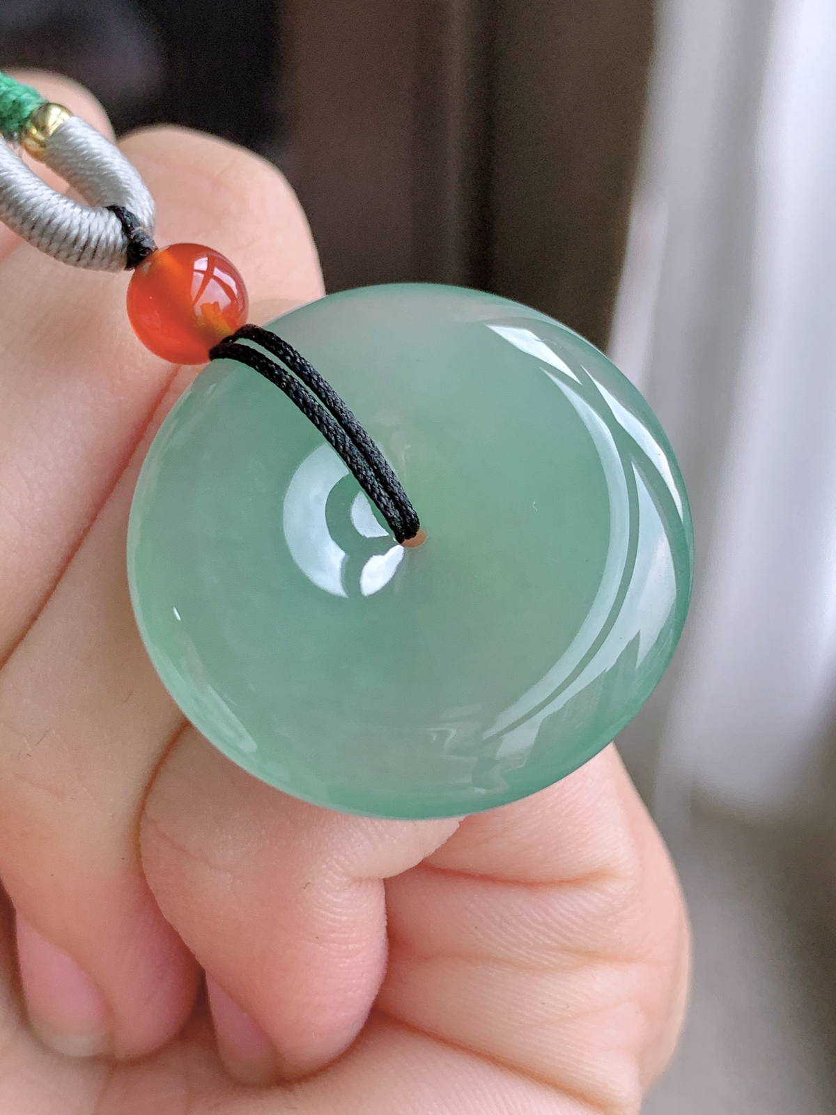 【裸石】冰晴绿平安扣吊坠  
【说明】缅料 性价比高  
【尺寸】28.3-5.6..