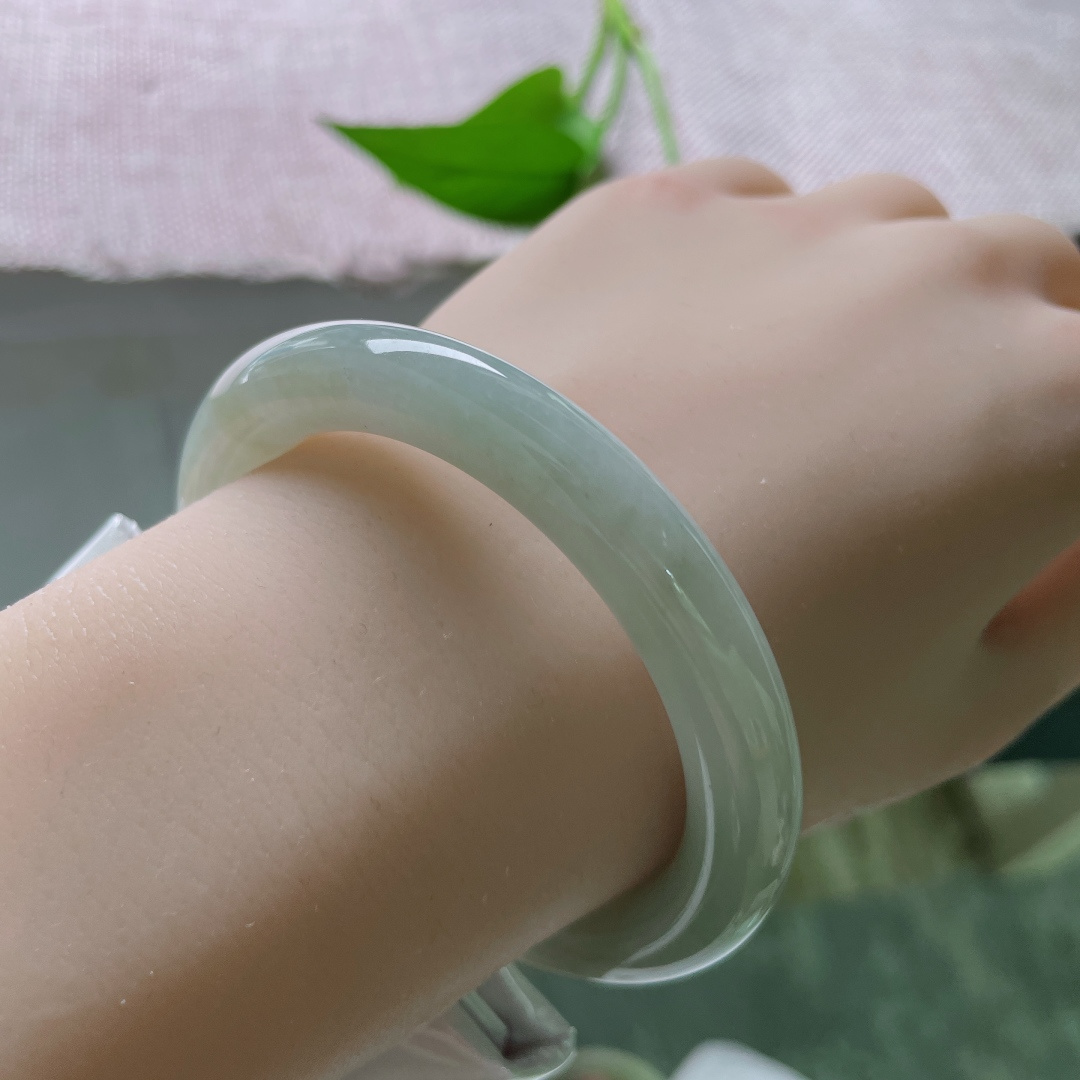 53.6/9.1绿底圆条，水润细腻，简约大方，色根，ss51629a