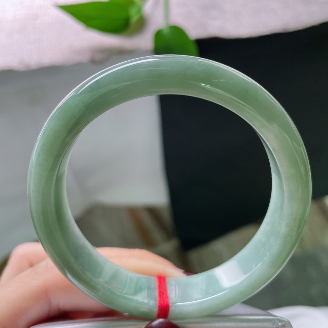 55.5/12.8/7.8，油绿底正圈，油性好，佩戴沉稳内敛，种老，有纹，ss51614a