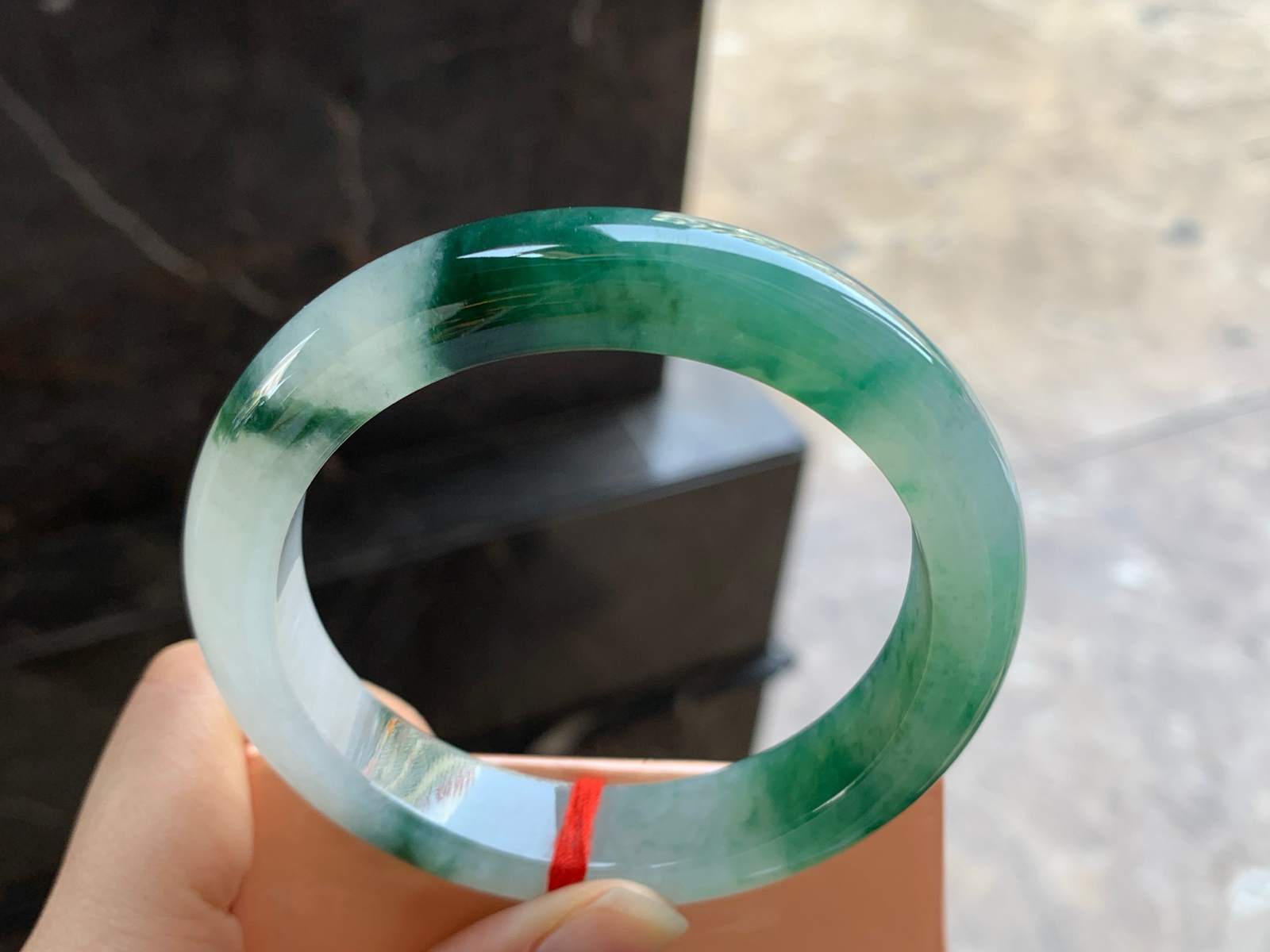 58.5-12.8-9.3

绿花手镯^_^颜色好看