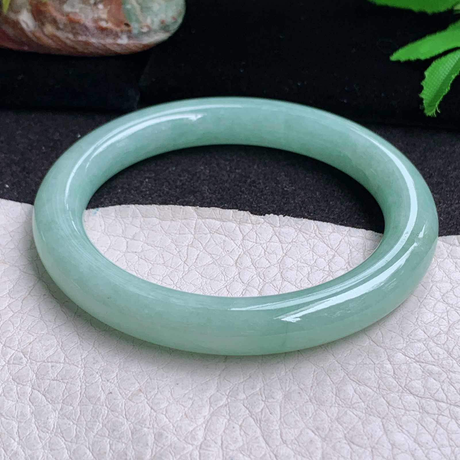 n小圈口52*8.8美人镯 缅甸翡翠a货手镯甜绿秀气圆条叮当镯