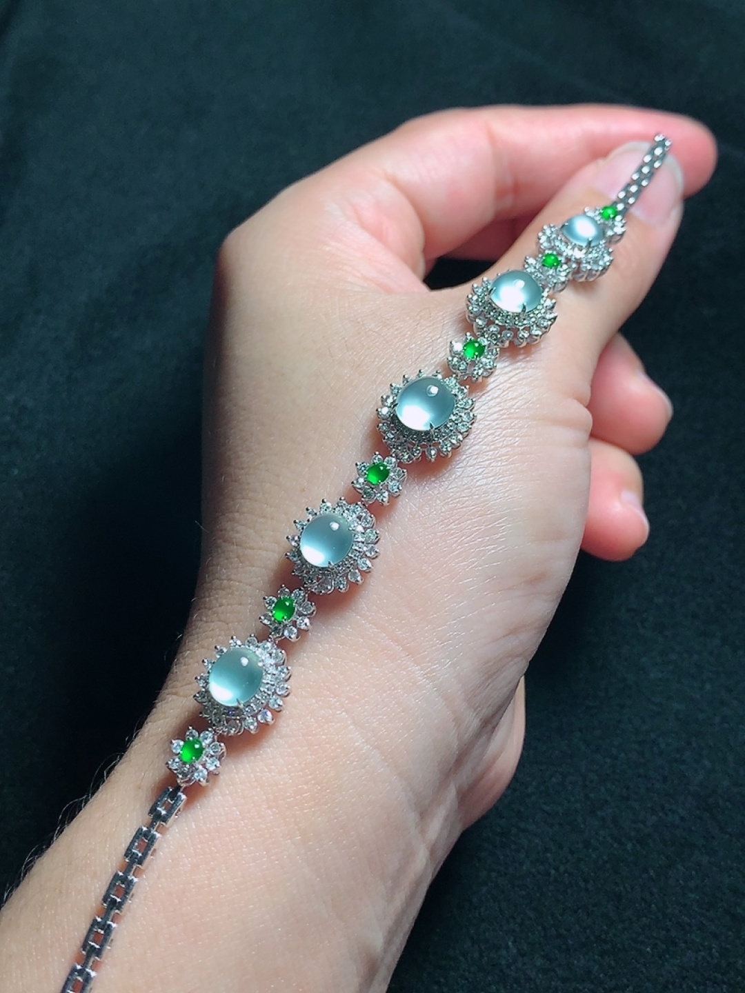 ️18k金镶嵌冰种蛋面手链，种老水头好，又冰又润，饱满：11.4/7.9mm裸石：6.7/2.3m