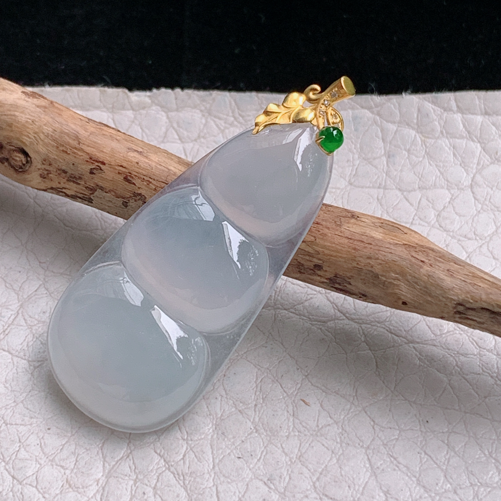 axm实拍40.6*17.3*4.8缅甸翡翠冰纯饱满平安豆 四季豆玉吊坠 玉挂件