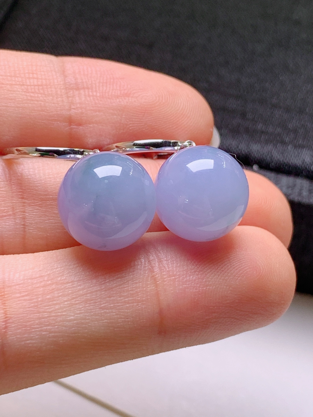 耳坠，无裂，色正饱满，裸石11.8