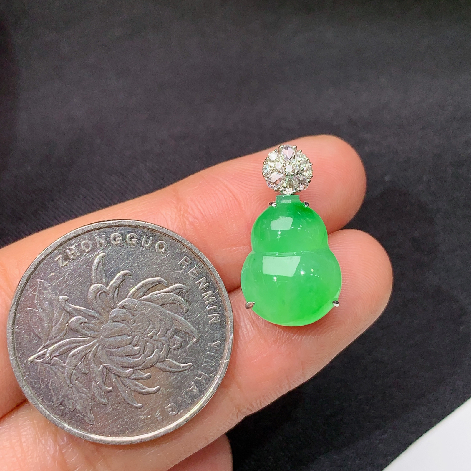 冰飘绿葫芦吊坠，18k金镶嵌，冰润细腻，色甜，种水足，Yt 尺寸19.6*10.7*7.2