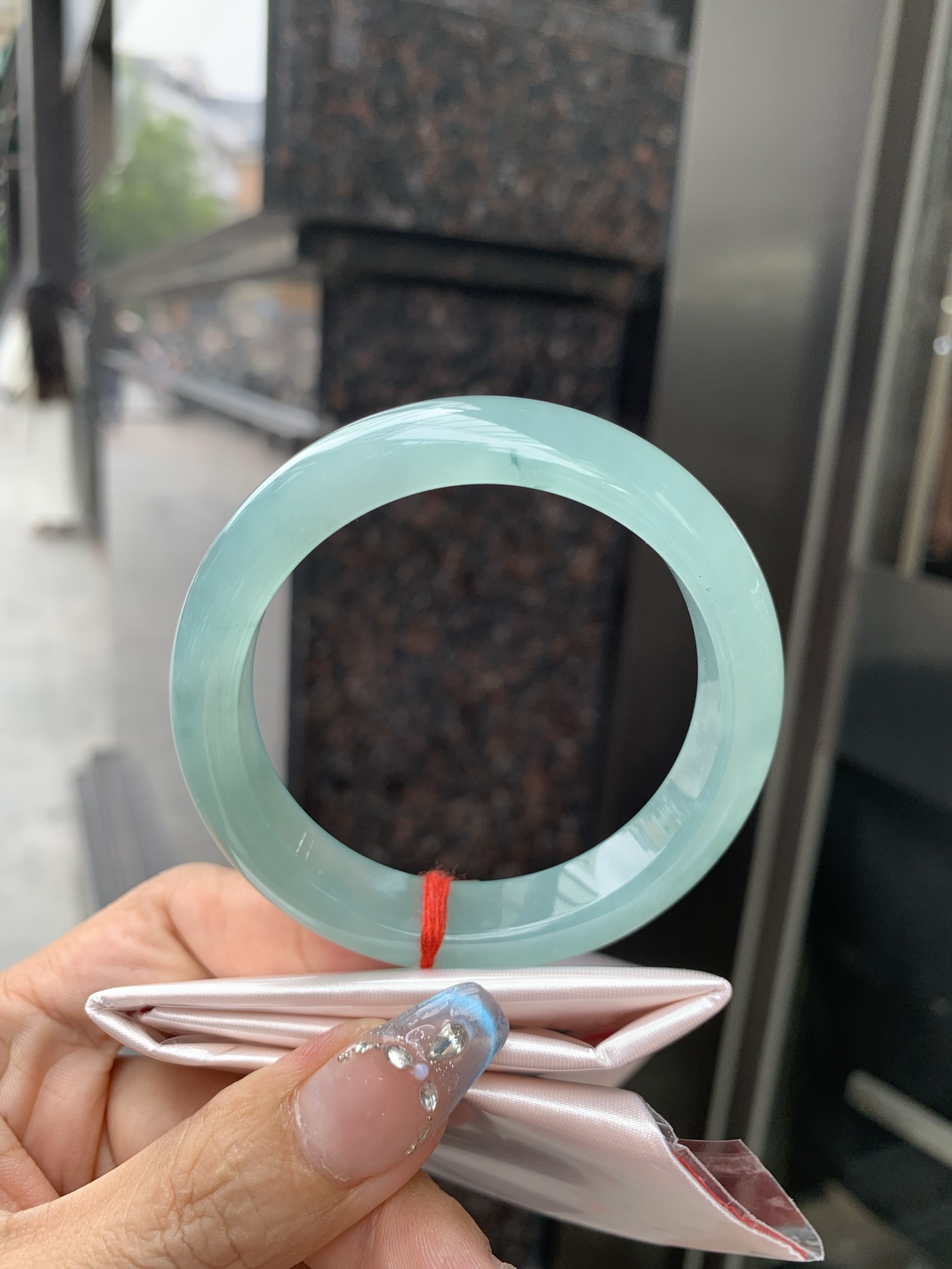 冰晴正圈，54.2/8.2/12，0427-N555，打灯棉线，底妆冰透水润，满圈淡雅晴绿，像初春嫩