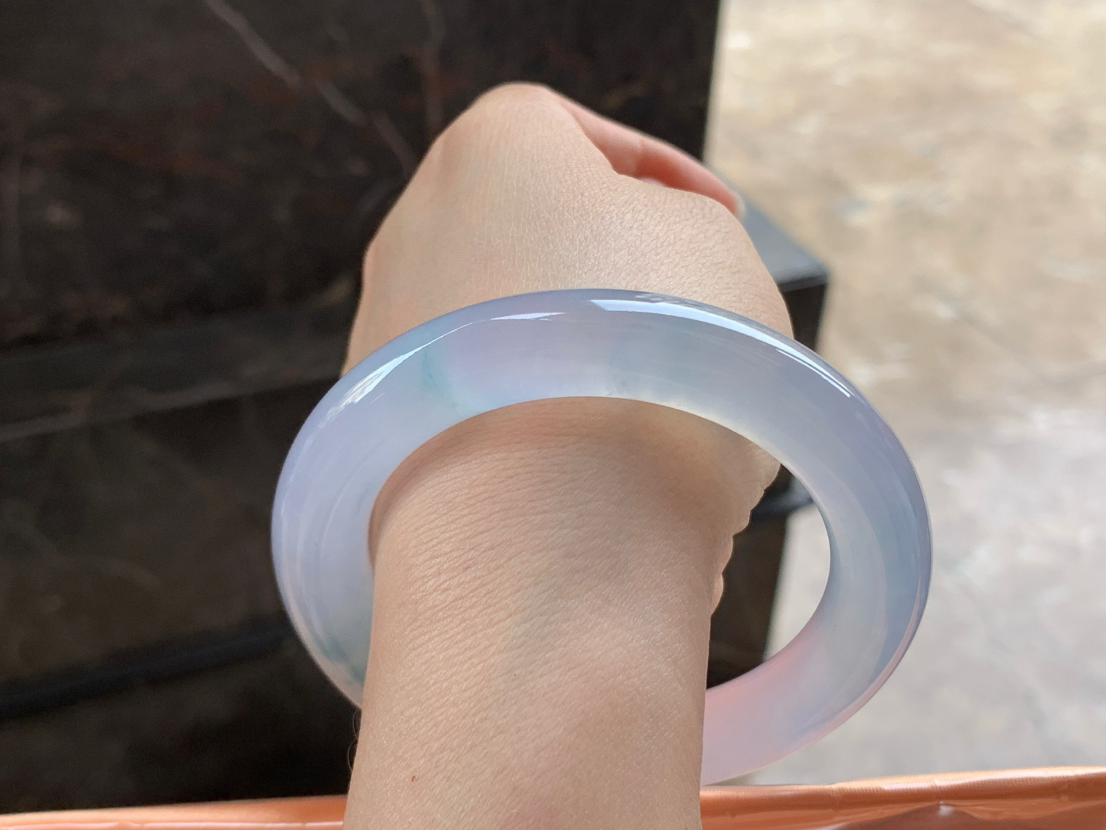 57-12

冰蓝花圆条手镯^_^透亮 种水好