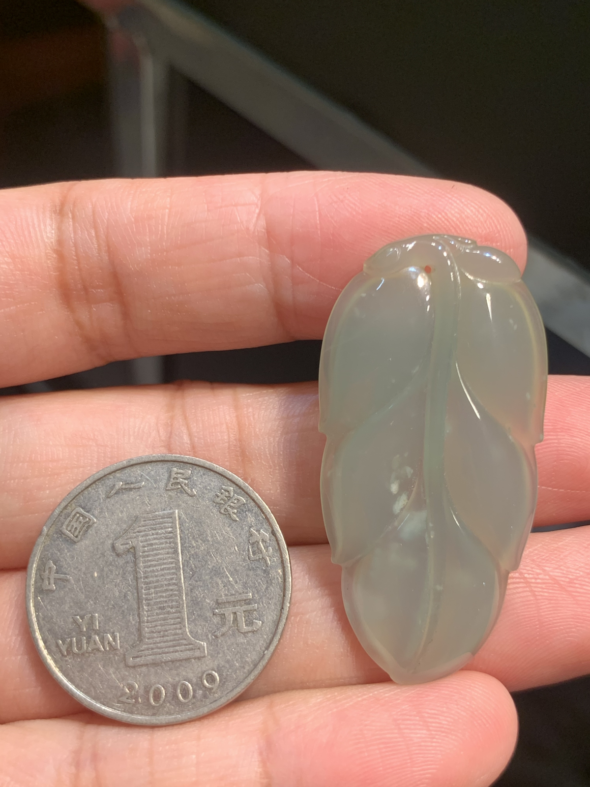 冰晴水叶子尺寸41.5*21.5*4 冰种晴水底润得像一汪春水线条利落又温柔，寓意事业长青、枝繁叶茂，上身清冷显贵，通勤约会都能戴，百搭不挑人