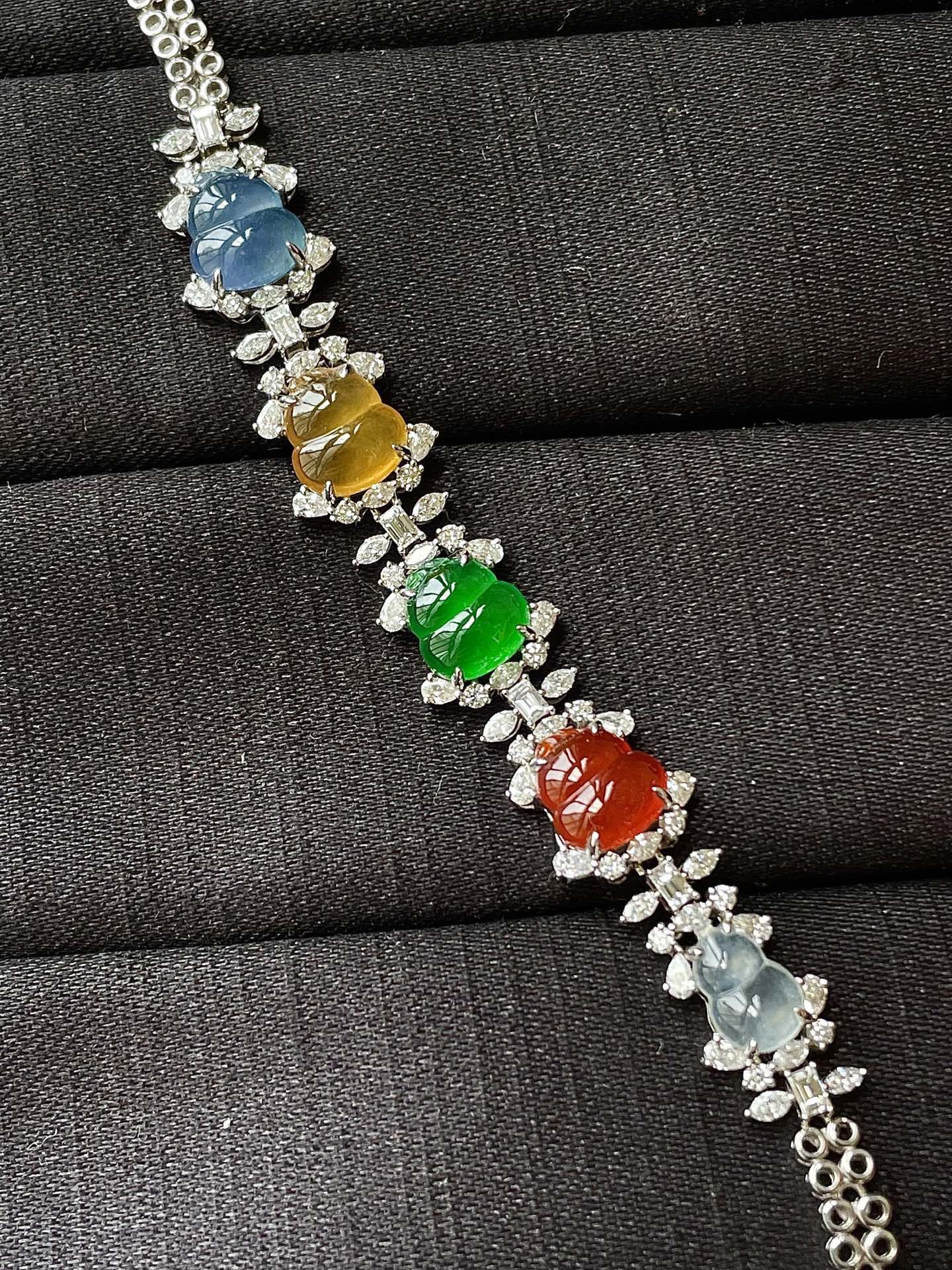 ️，多宝葫芦手链，色辣，18k金镶嵌，饱满水润，，裸石尺寸8/7.5/4，编码0426好数字