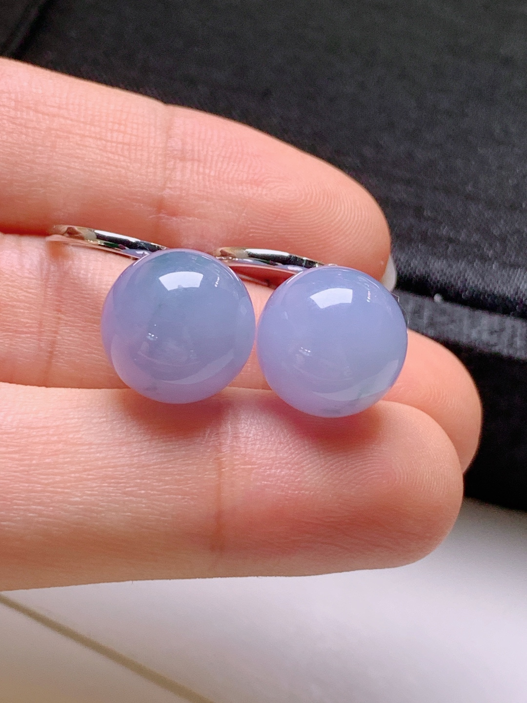 耳坠，无裂，色正饱满，裸石11.8