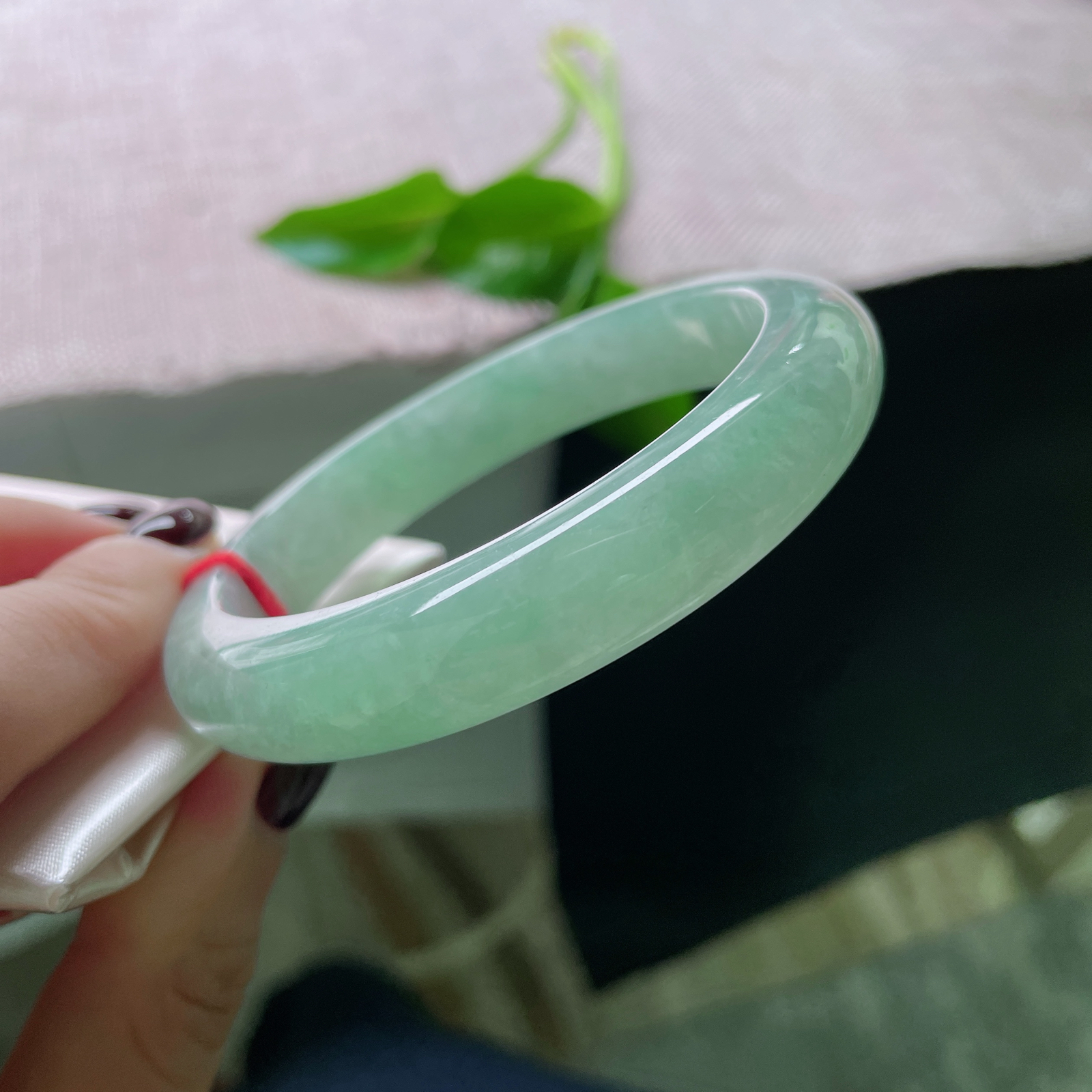 57.9/11.9/8.6，绿底正圈，水头好，种老，满色匀称，佩戴减龄，显气质，ss51179a..