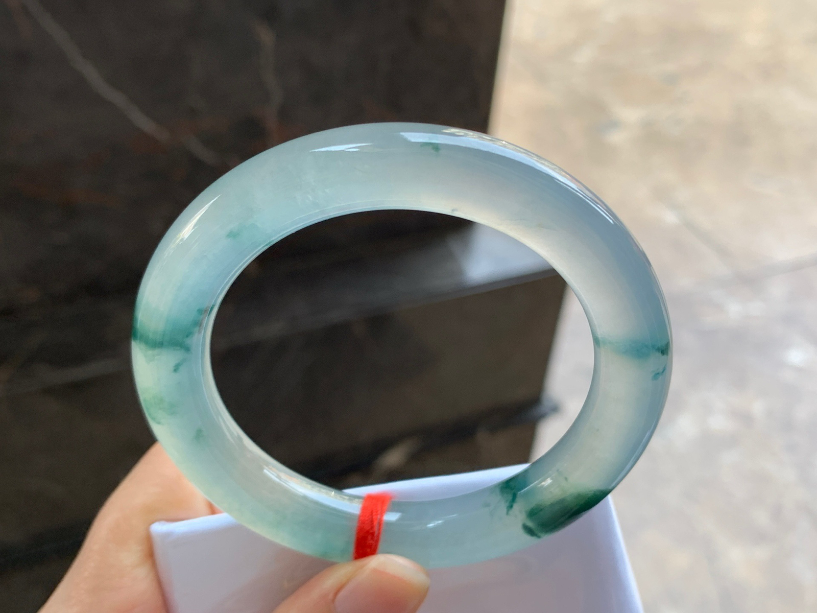 56.5-11

冰蓝花圆条手镯^_^种水透亮