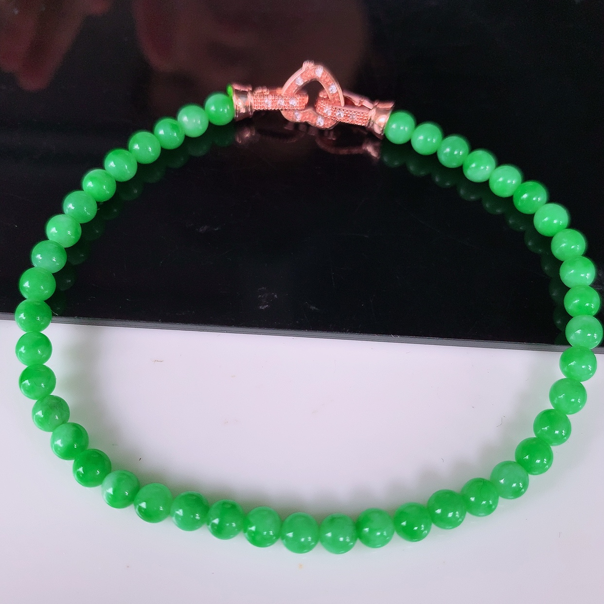 自然光实拍，冰润满绿翡翠手链， 辣绿翡翠手串，种老水足，冰清玉润  颜色漂亮  #084取一尺寸3.