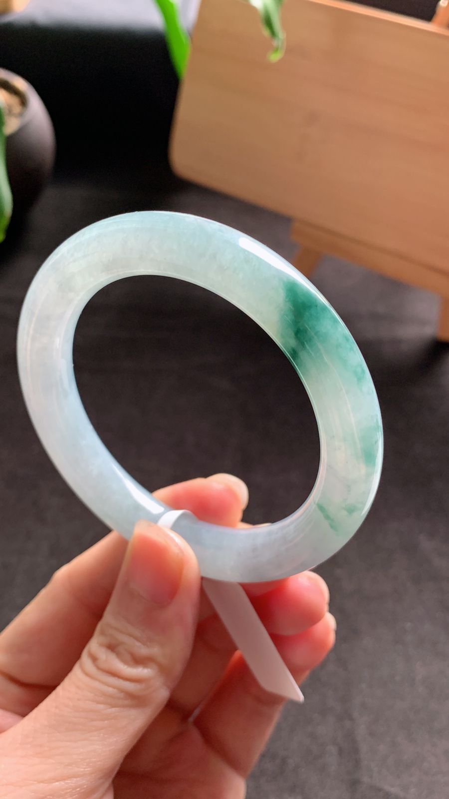 54圈口 天然A货翡翠飘花圆条手镯 种水好