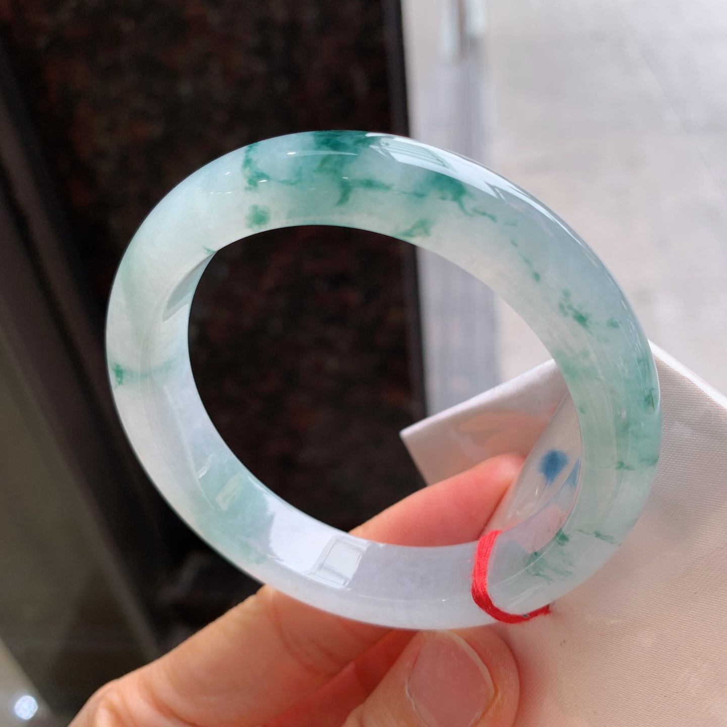 正圈冰种飘花，有纹，尺寸：58/12.6/8.9，冰润