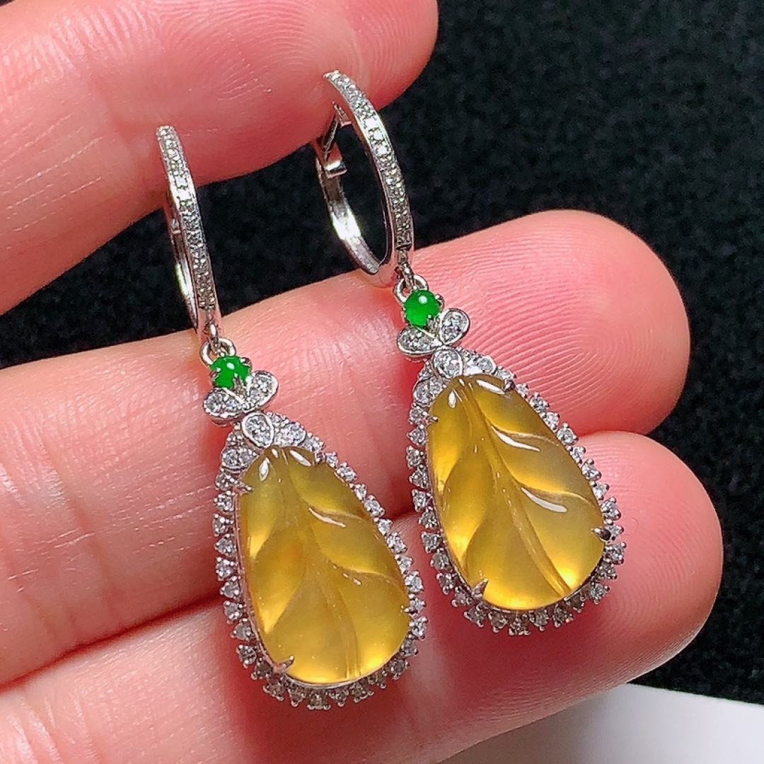 ️18k金镶嵌冰种黄翡金枝玉叶耳坠，种老水头好，又冰又润，饱满无裂：35.5/11.6/6.6mm