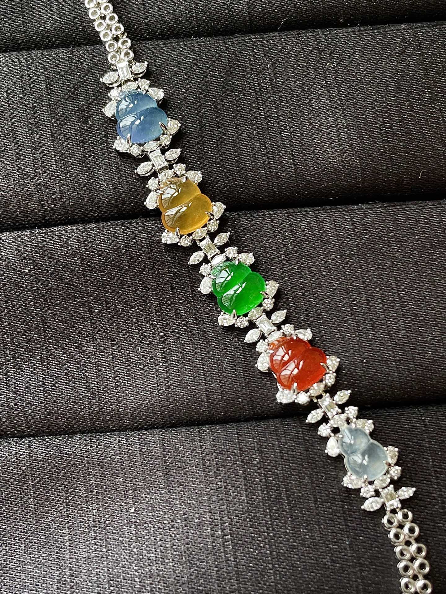 ️，多宝葫芦手链，色辣，18k金镶嵌，饱满水润，，裸石尺寸8/7.5/4，编码0426好数字