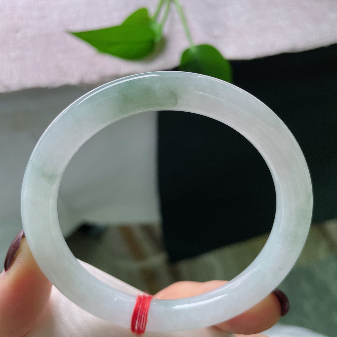 60//9，浅绿底圆条，大圈口，水润细腻，佩戴温柔又优雅，皮纹，ss50358a